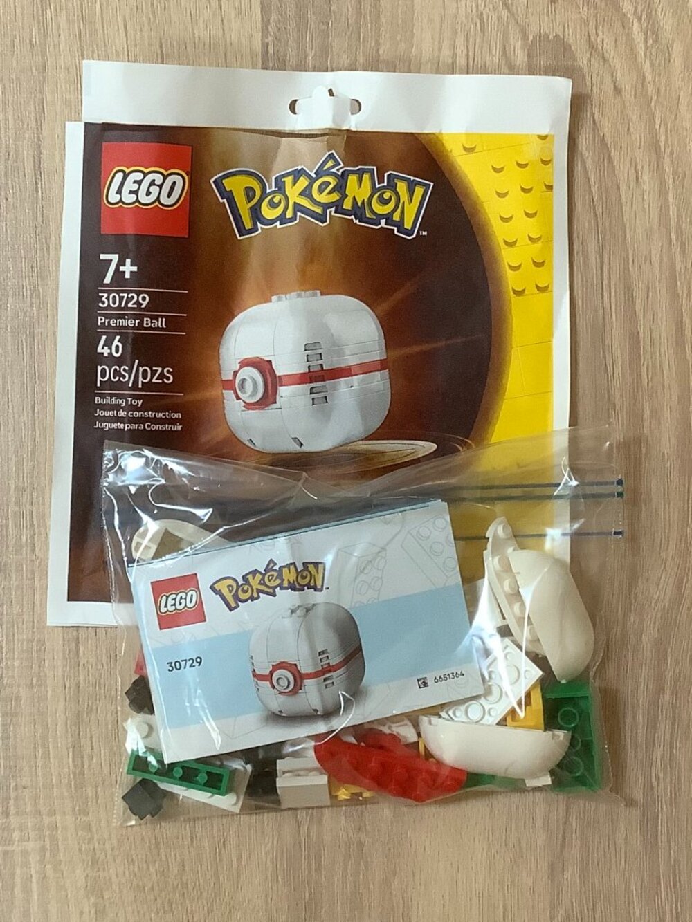 LEGO Pokémon Premier Ball Paper Bag 30729 - Picture 2 of 3